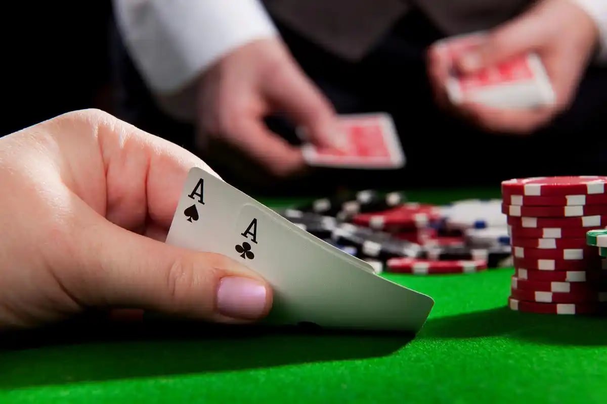 Filipino player checking live sports betting odds on mobile at ph365 casino